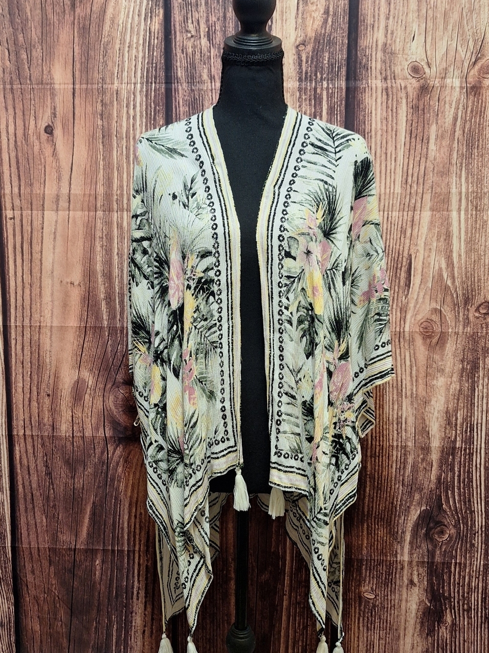 Vince Camuto Floral Palm Print Tassel Shawl One Size!